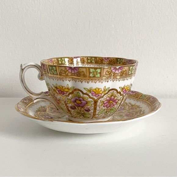 Vintage | Royal Albert 'Court' Tea Cup & Saucer - Picture 2 of 8